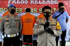 Peras Kades dan Kepala...