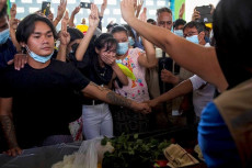 Demonstran Myanmar Mengamuk...