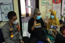 Bapak Siksa Bayi di...