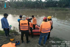 Cari Ikan, Warga Cabangbungin...