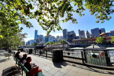 Seperti Halnya Australia,...