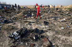 Merudal Pesawat Ukraina,...
