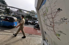 Berjalan di Trotoar...