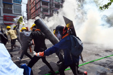 PM Malaysia Desak Junta...