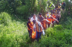 Lompat ke Sungai Bah...