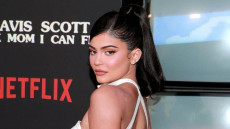 Kylie Jenner Beri Penjelasan...