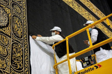 Arab Saudi Tangkap 2...