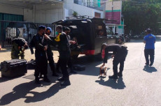 Polisi Buru Pelaku Teror...