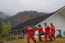 PMI Papua Latih Petugas...