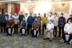 Sowan ke Airlangga,...