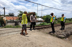Terserempet KRL Commuter...