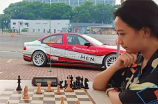 Duel Catur Sambil Ngedrift,...
