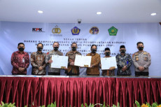 KPK Serahkan Aset Rampasan...