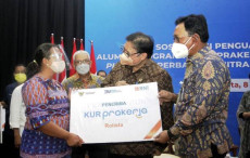 Disaksikan Menko Airlangga,...