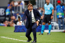 Lawan Cagliari, Conte...