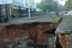 Jalan Ambles, Lalu Lintas...