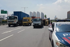 Truk Pengangkut Kain...