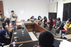 Nekat Menjaring Konsumen...
