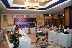 Perkuat Kerja Sama Militer,...
