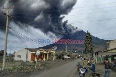 Gunung Sinabung Meletus,...