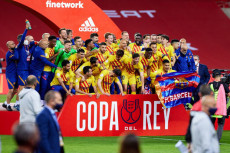 Messi Antar Barcelona...