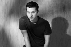 Nicholas Saputra Tetap...