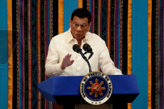 Duterte: Konflik dengan...