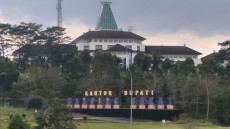Terus Didera Persoalan...
