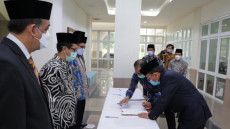 Lantik Wakil Rektor,...