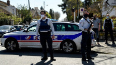 Pria Tunisia Tikam Polisi...