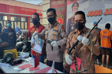 Rakit Senpi Ilegal,...