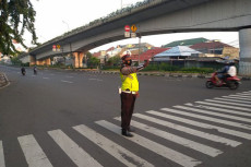 Akhir Pekan, Arus Lalu...