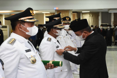 Lantik Sejumlah Bupati...