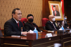 Kepala BKN Serahkan...