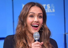 Wuih! Jessica Alba Siap...