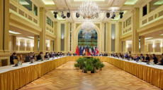 Diplomat dari Lima Negara,...