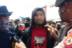 Naikkan Tarif Parkir...