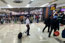 H-2 Larangan Mudik,...