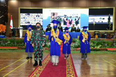 Saksikan Wisuda, Panglima...