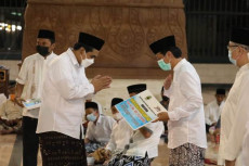 Pemprov Jateng Memberi...