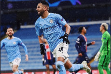 Manchester City Lolos...