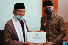 Pemda KBB Berikan Bantuan...