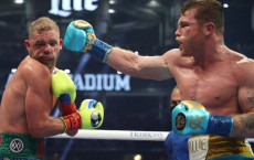 Mata Rusak Dihajar Canelo,...