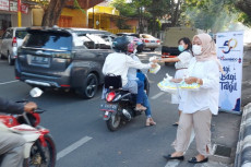 Berbagi Berkah Ramadhan,...