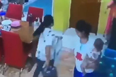 Tega! Pembantu Rumah...