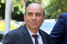 Menlu Lebanon Secara...