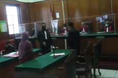 Nenek Terusir Dari Rumahnya...