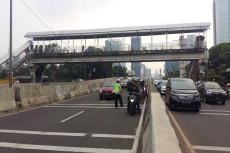 Pemotor Dilarang Naik,...