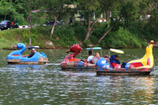 Asyik Berwisata, 5 Orang...