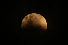 Gerhana Bulan Total...